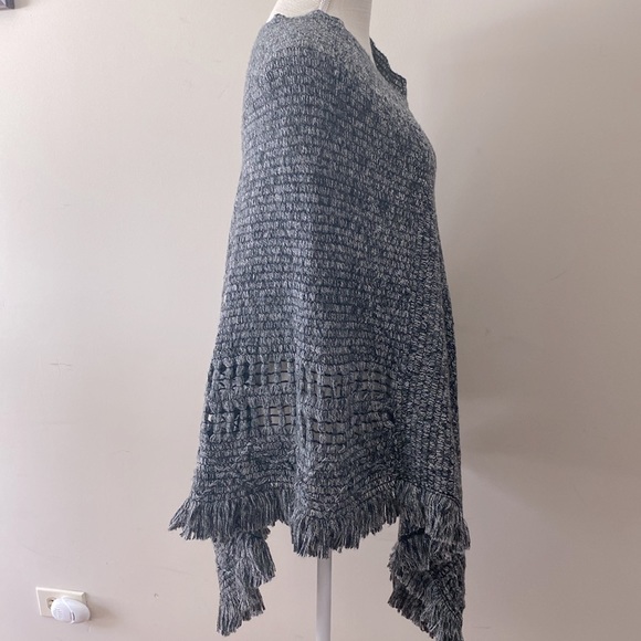 Stylesilove women’s two tone knit fringe poncho pullover sweater wrap cape - Picture 8 of 14